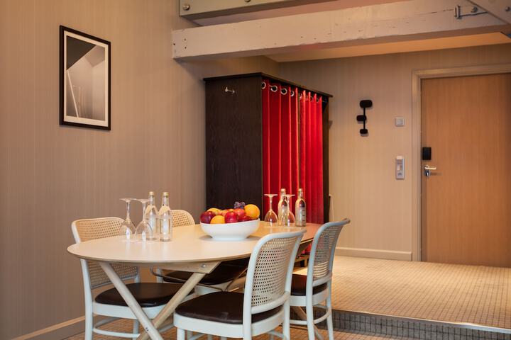 Room 32 of 82