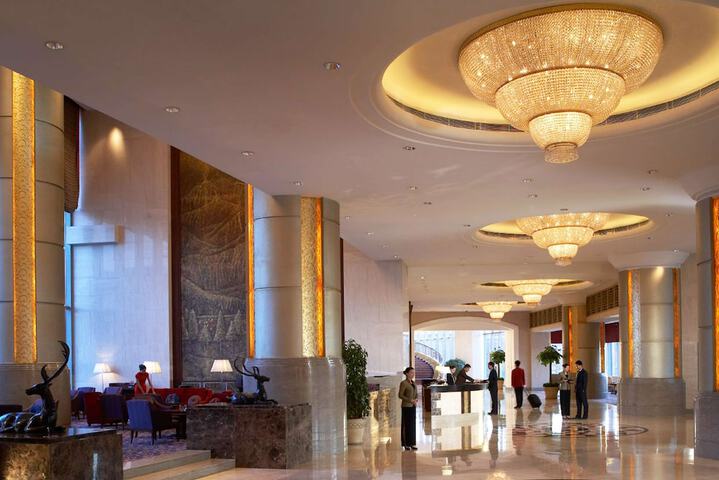 Entrance & Lobby