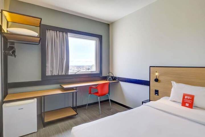 Room 32 of 129