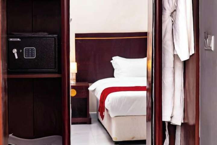 Room 13 of 46