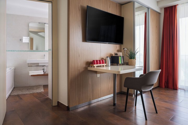 Room 80 of 153