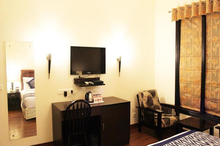 OYO PREMIUM AMBIENCE MALL 2