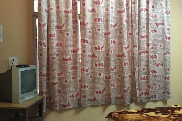 Room 12 of 25