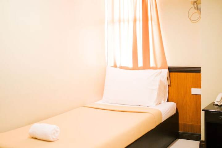 Room 17 of 34