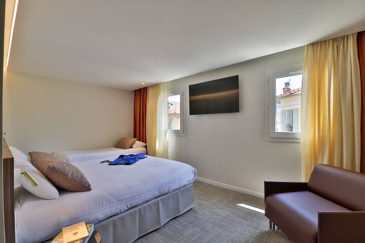 Room 16 of 80
