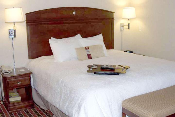 1 King Bed (10 of 11)