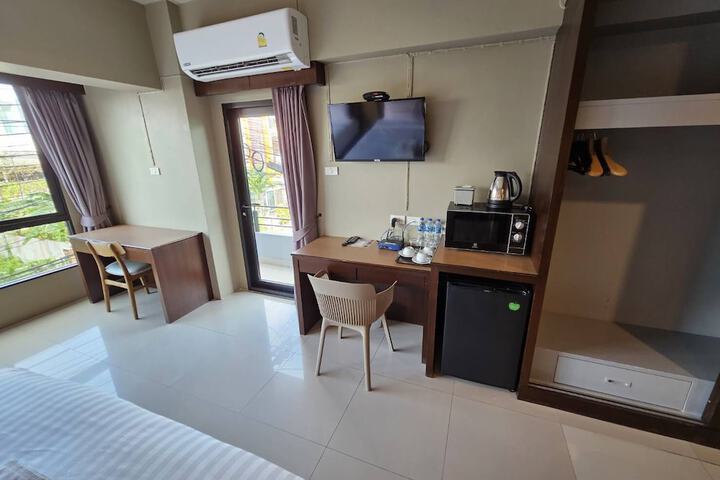 Room 12 of 32