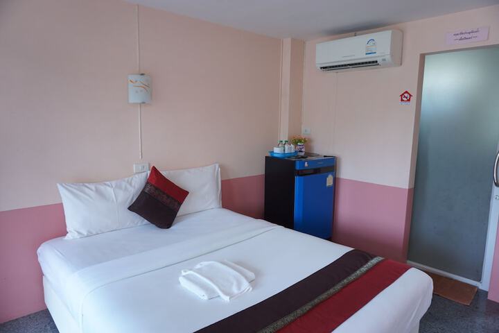 Room 3 of 27