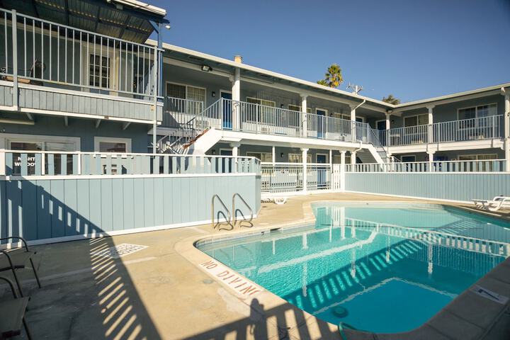 Pool Hotel