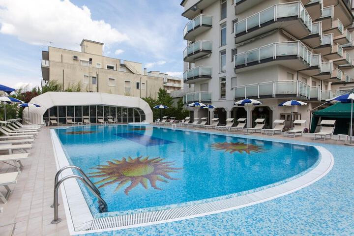 Hotel Pool