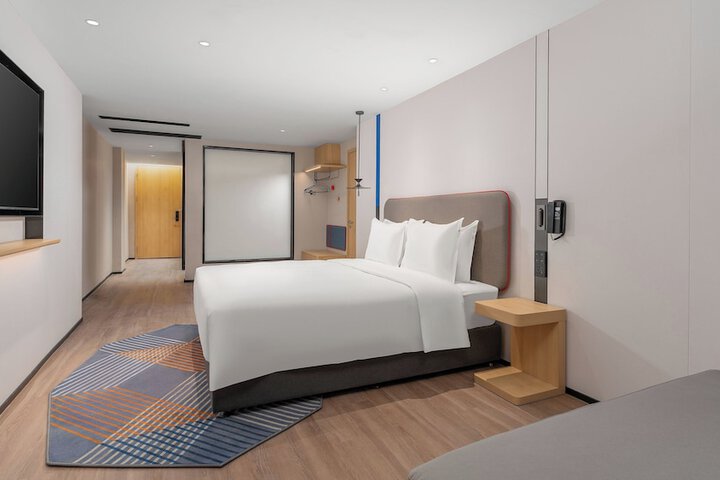 Room 2 of 40