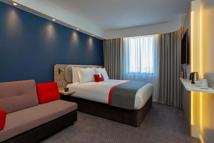 Room 12 of 30