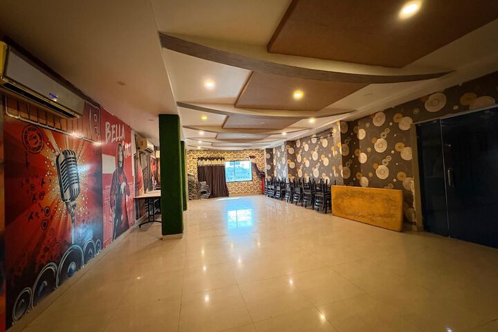Ballroom/Hall 26 of 28