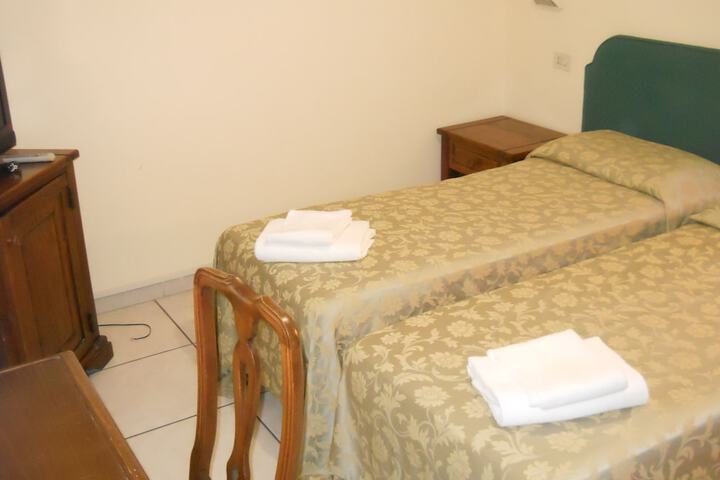 Room 6 of 66