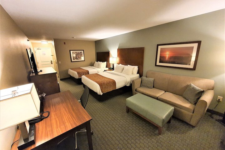 Standard Queen Bed Accessible (14 of 25)