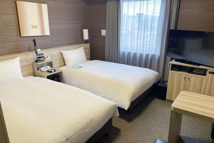 Room 8 of 27