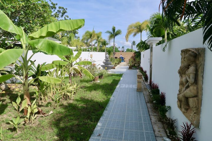 Hotel Exterior 87 of 98