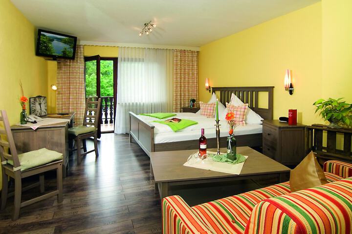 Room 6 of 28