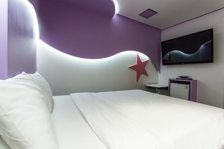 Room 9 of 54