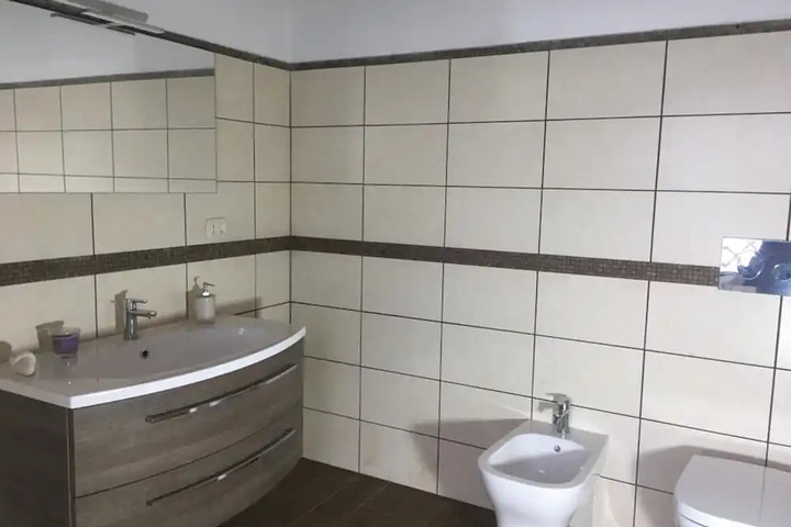 Room 8 of 17