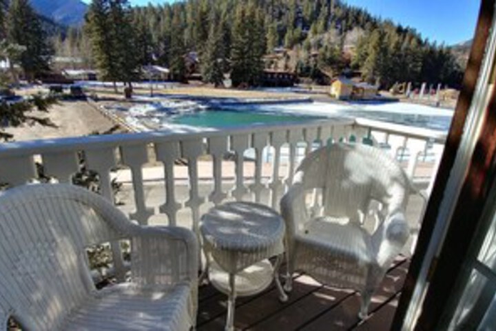 Photo of Claimjumper_townhouse_22