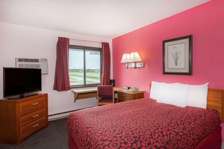 Standard Room, King or Two Doubles (4 of 10)