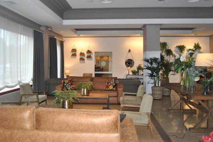 Entrance & Lobby