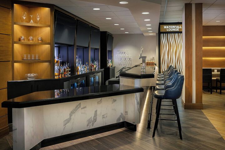 Lounge 50 of 60