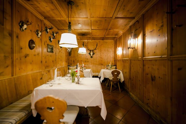 Dining 85 of 136