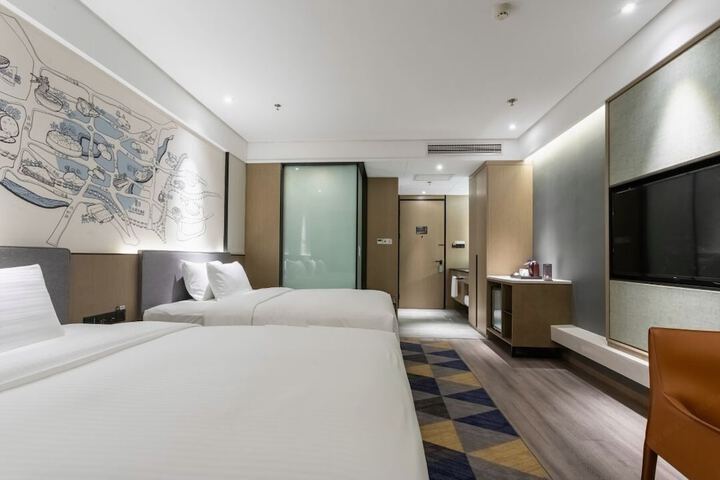 Room 12 of 20