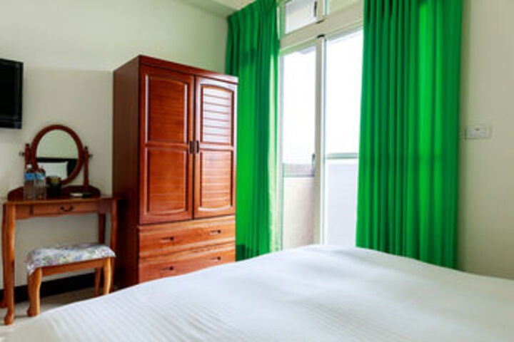 Room 15 of 18