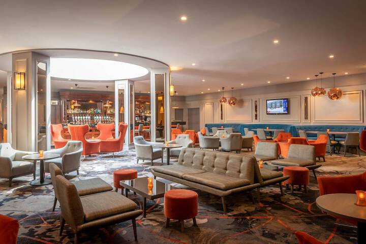 Lounge 41 of 57