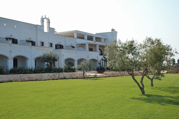 Hotel Exterior 61 of 74