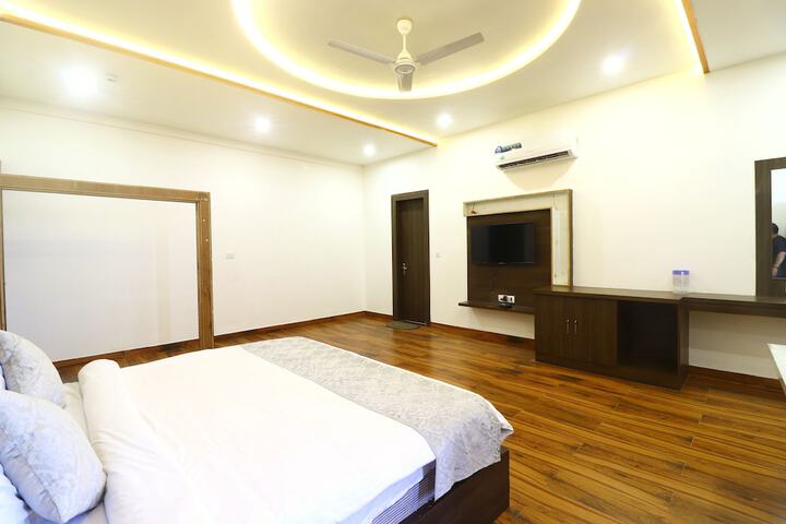Room 16 of 39