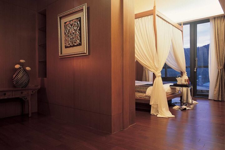 Room 12 of 50