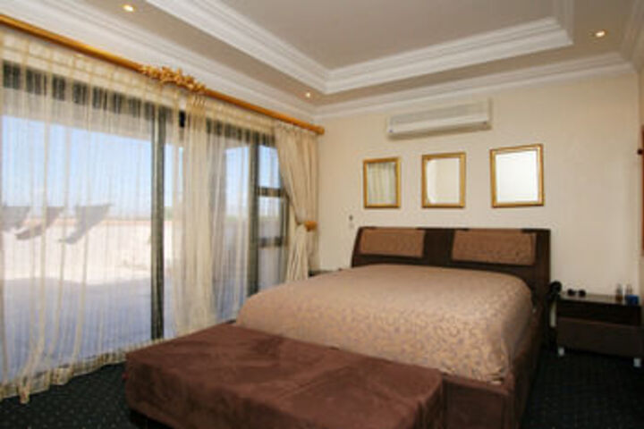 Room 4 of 15