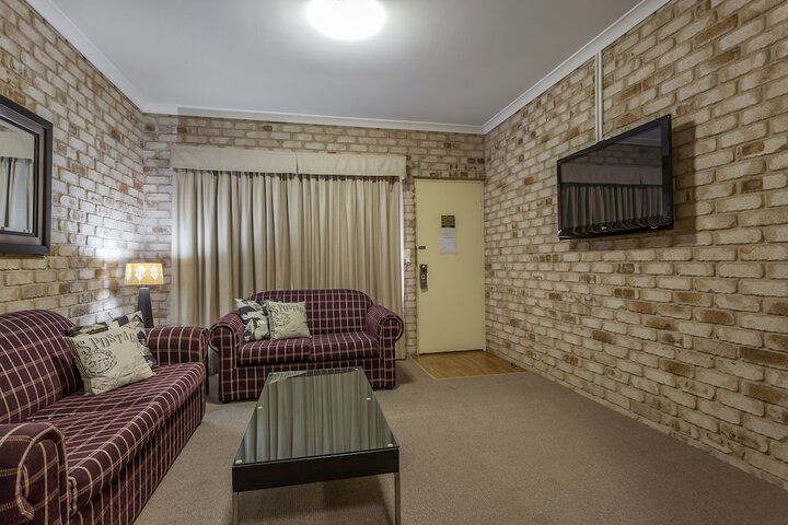 Room 28 of 47