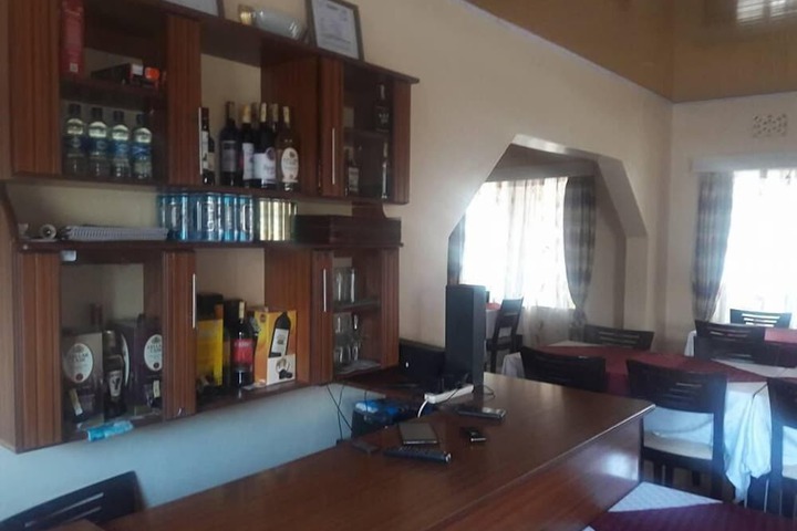 Lounge 18 of 22