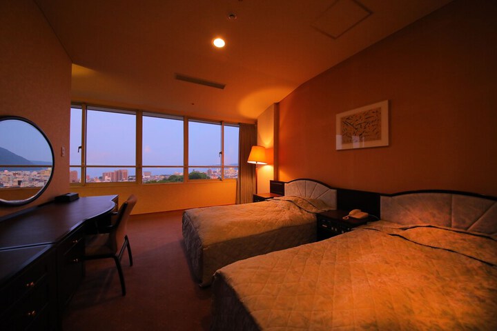 Room 4 of 36