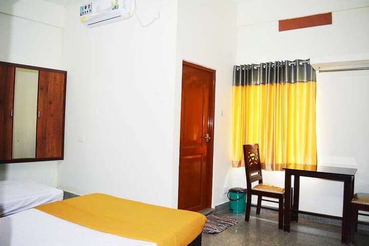 Room 25 of 33