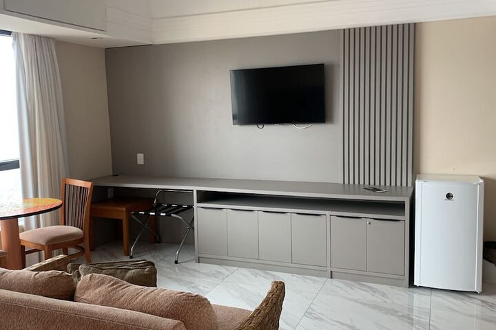 Room 5 of 28