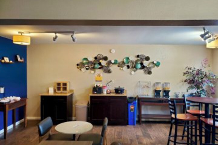 Breakfast/Coffee Service 17 of 19