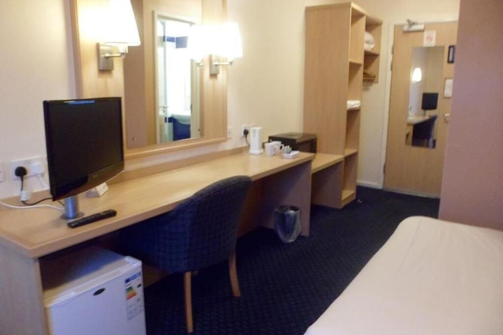 Room 10 of 30