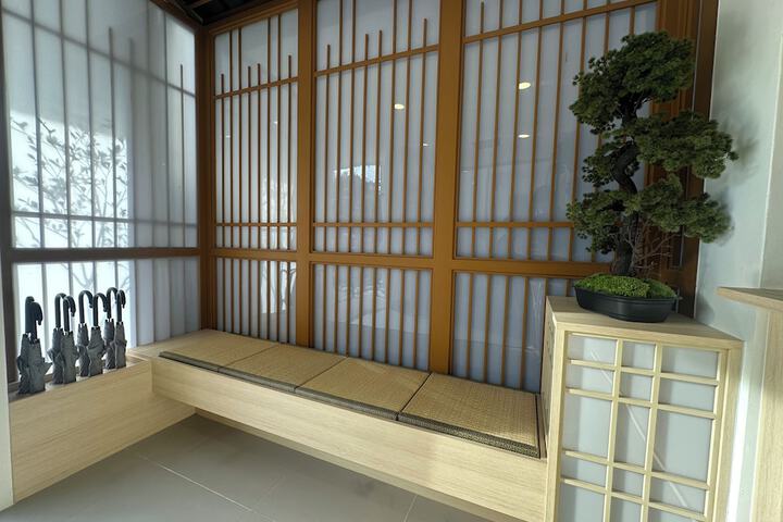 Room 27 of 33