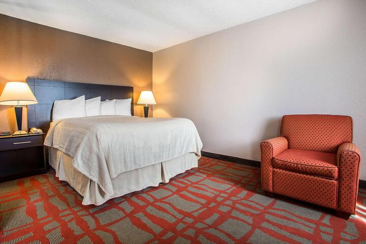 1 Queen Bed (1 of 6)