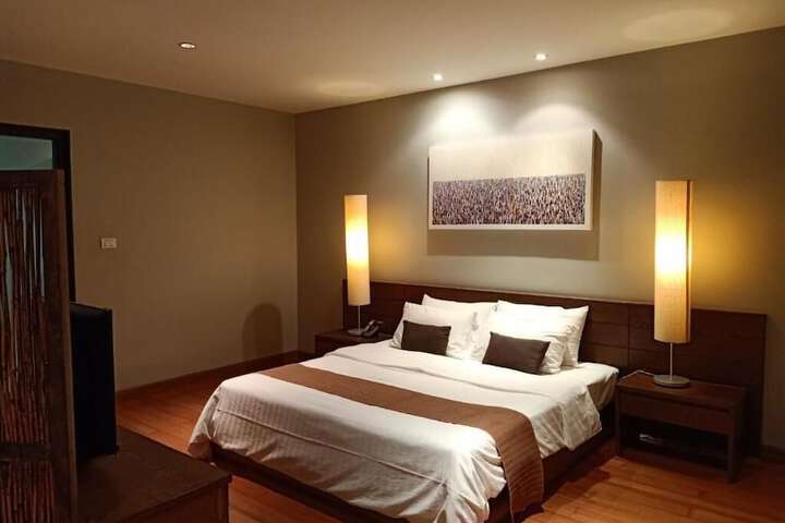 Room 3 of 20