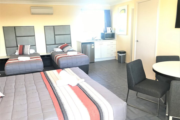 Room 12 of 99