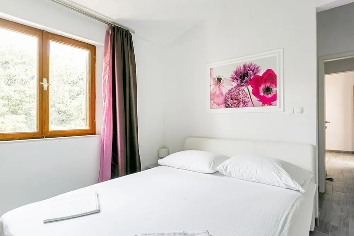 Room 4 of 19