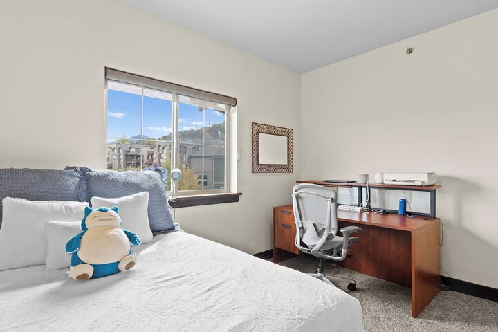 Room 33 of 142