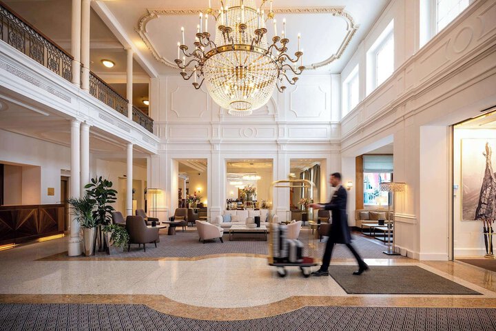 Entrance & Lobby